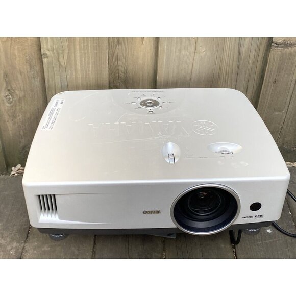 Yamaha LPX-510 720P Home Theater Projector - 1000 lumens - 3LCD 2004 - Picture 3 of 12